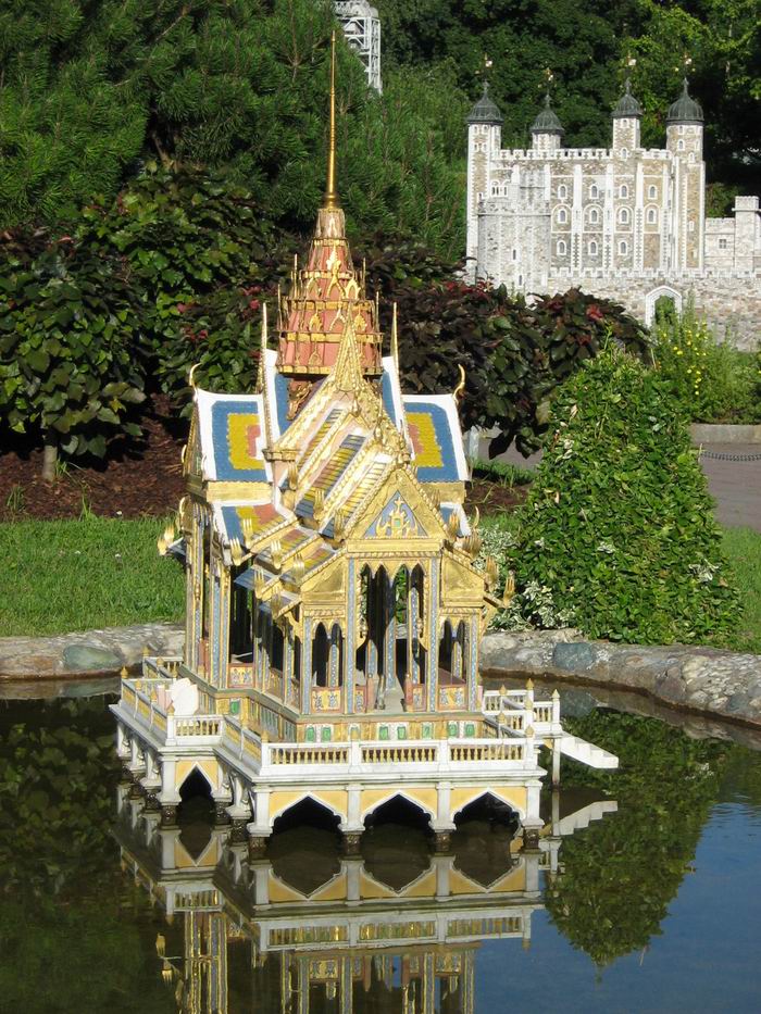 A Bang Pa In palota vízi pavilonja
